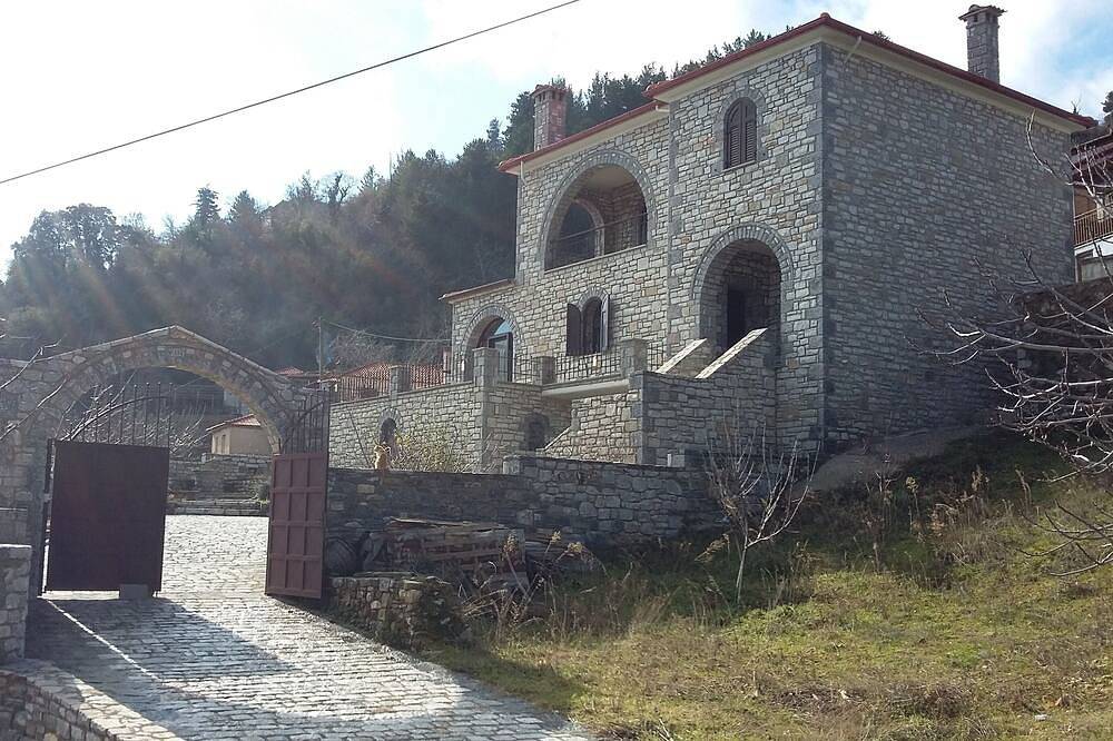 Stone mansion Anavriti in Peloponnese region