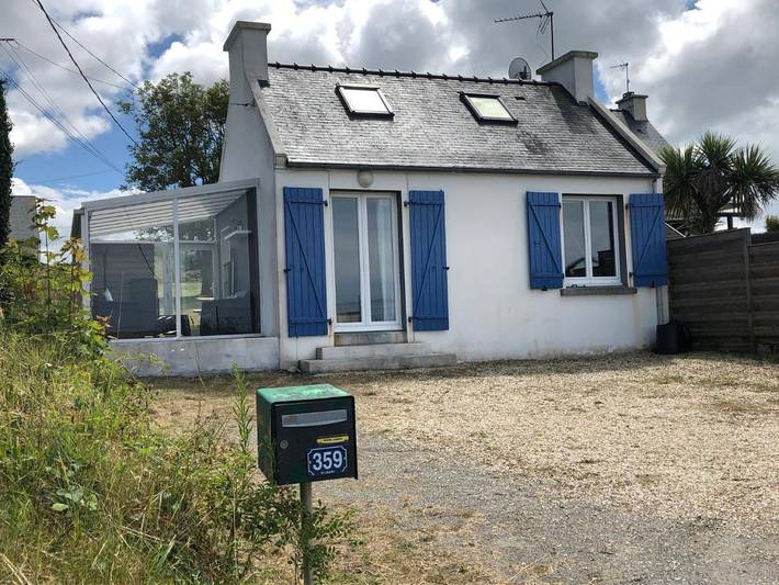 Gîte pour 4 personnes, avec terrasse ainsi que jardin et vue dans Plage de Grève Blanche (Plouguerneau)