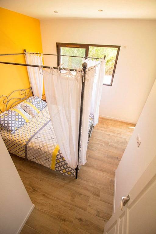 Chambre d’hôte pour 2 personnes, avec jardin ainsi que piscine et jacuzzi à Joyeuse