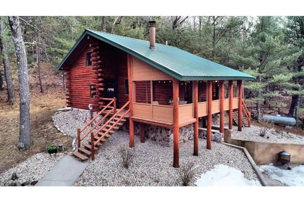 Private Log Cabin in 10 Acre Forest in Adams County (WI)