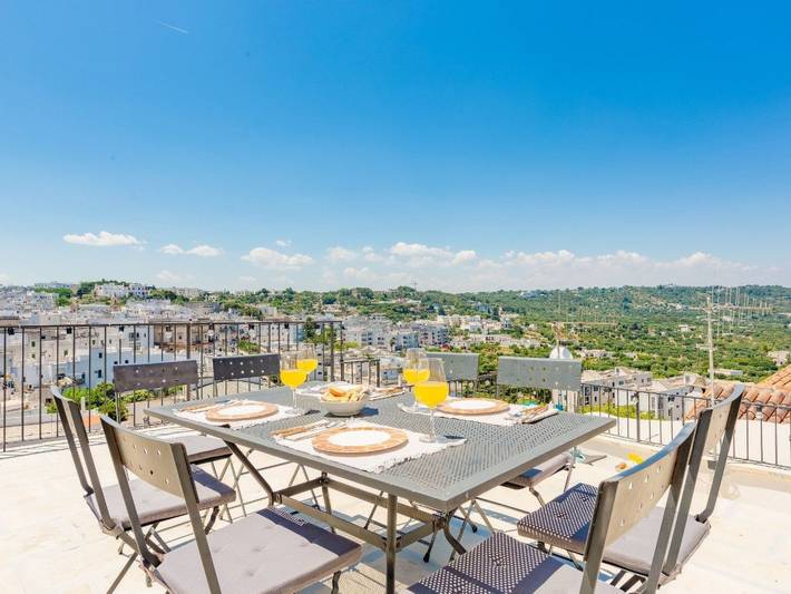 Trullo per 4 persone, con balcone ad Ostuni