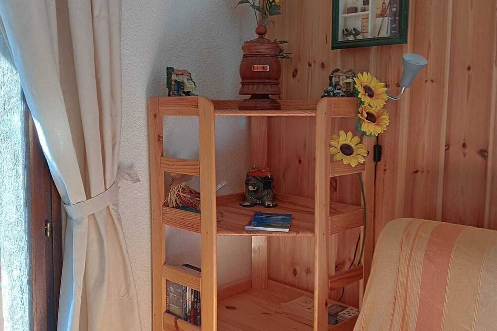 Entire apartment, Studio apartment in the mountains (1600 m.a.s.l.) Full southern exposure in Névache, Briançon region