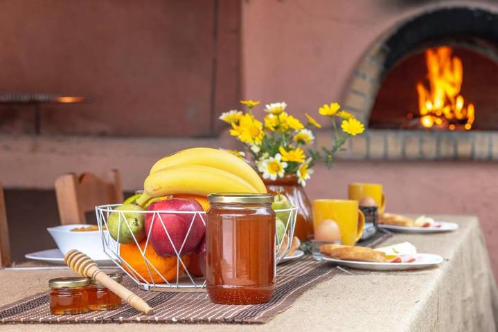 Location de vacances pour 5 personnes, avec vue ainsi que piscine et jardin, adapté aux familles dans Milatos Beach