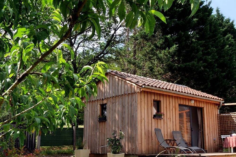 L'Ensoleillade  Petit Chalet écologique en bois de 19M2  dans jardin.  2 étoiles in Saint-Léon-sur-Vézère, Périgord Noir