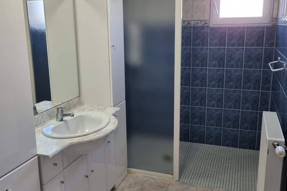 Ganze Wohnung, Seasonal rentals of furnished apartments, cottages, apartments, with swimming pool in a quiet location. in Caux, Mittelmeerküste (Frankreich)