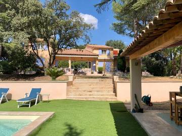 Cottage pour 2 personnes, avec jardin ainsi que vue et piscine à La Bastide-des-Jourdans