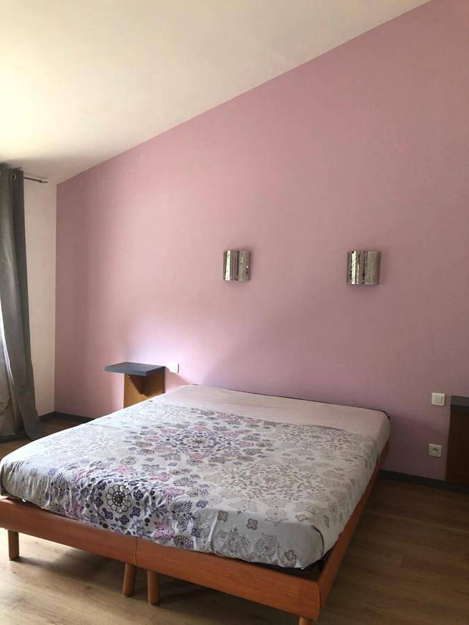 Location de vacances pour 5 personnes, avec Terrasse ainsi que Piscine et Vue à Saint-Amand-de-Vergt - 4