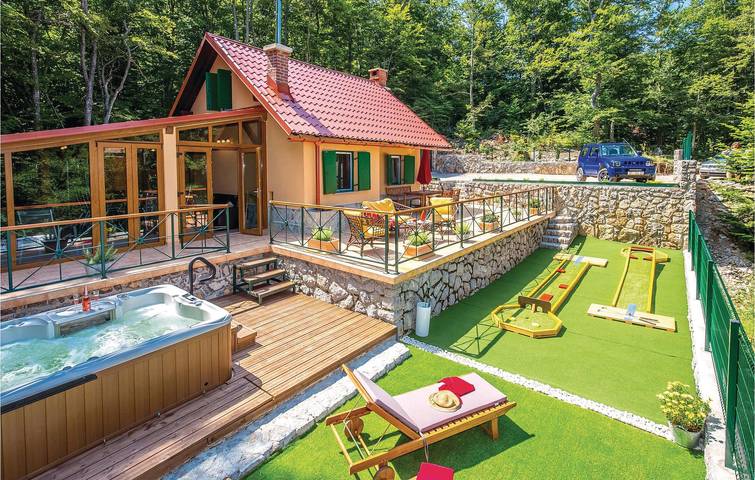 Ferienhaus für 5 Personen, mit Terrasse und Ausblick in Bribir