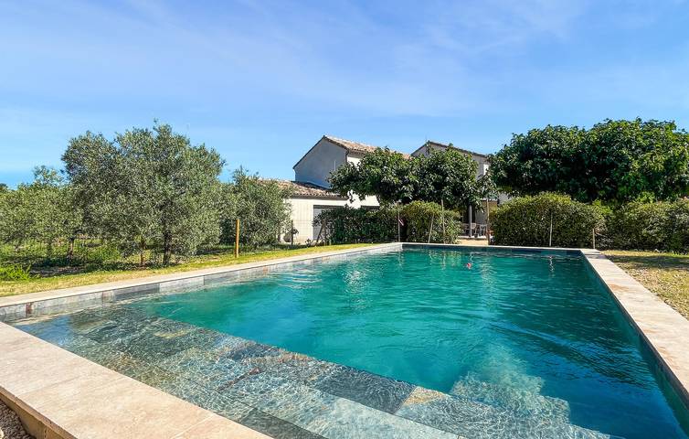 Spacieux appartement de 2 000 pieds carrés avec piscine et Wi-Fi près du centre-ville de Robion in Robion, Parc naturel régional du Luberon