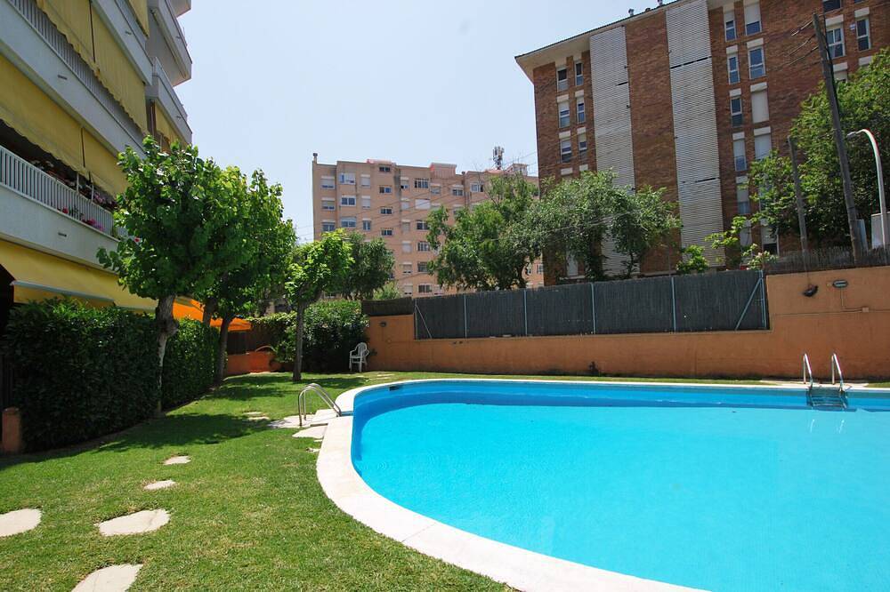 Entire apartment, Narciso views - Community Pool in Vilassar de Mar, Costa del Maresme
