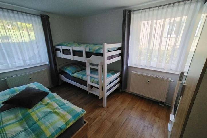 Ganze Wohnung, Ferienwohnung Ebersbach - Ferienwohnung mit Balkon in Ebersbach-Neugersdorf, Oberlausitz-Niederschlesien