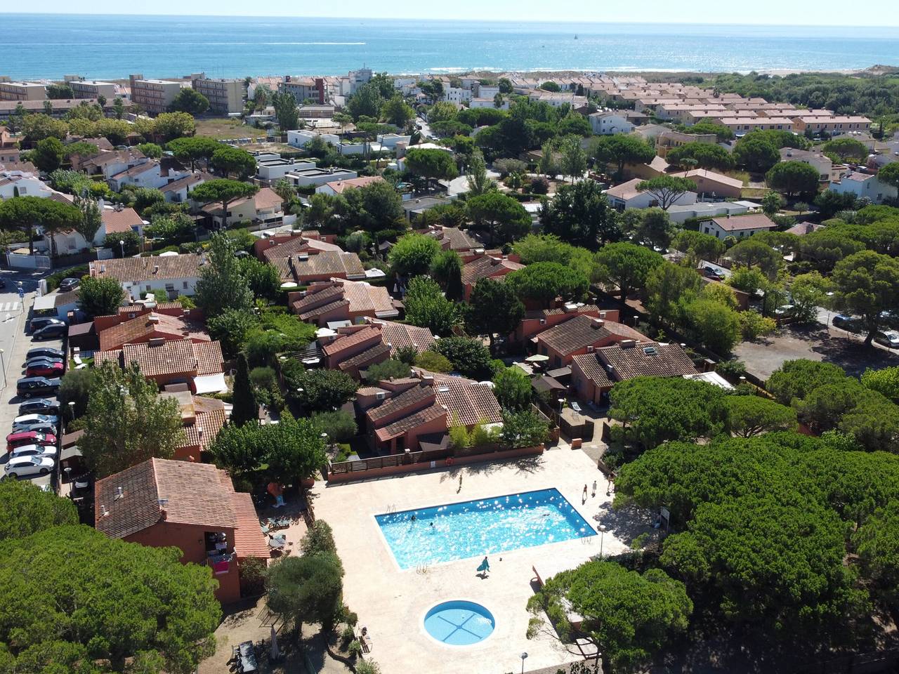 Casa adosada con piscina y parking para 8, cerca de la playa en Mas Pinell in Mas Pinell, Torroella de Montgrí