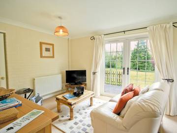 Log Cabin for 2 People in Waveney District, Suffolk, Photo 1