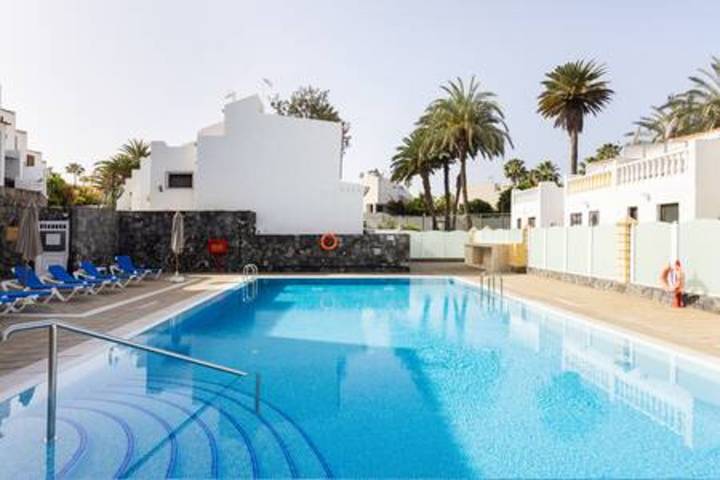 Gîte pour 4 personnes, avec terrasse et piscine, adapté aux familles à Costa Adeje - 2