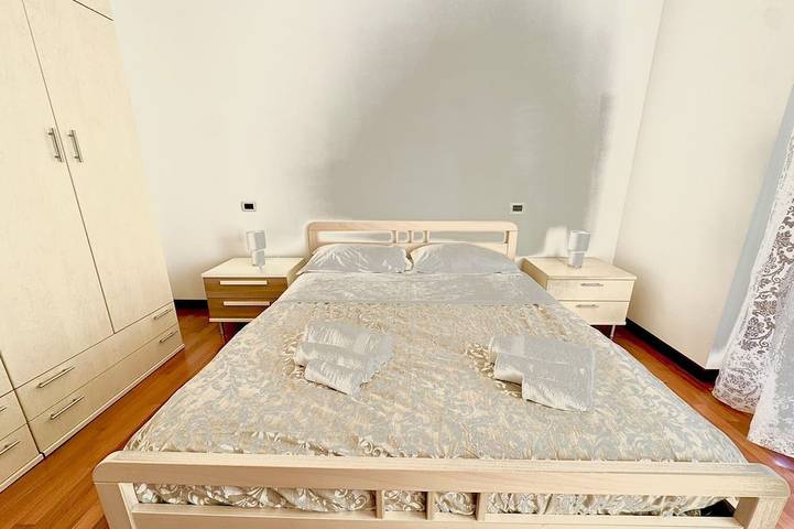 Appartement entier, 2 steps from the sea with terrace, double air conditioner - sleeps 4 in Le Naiadi (Pescara), Pescara