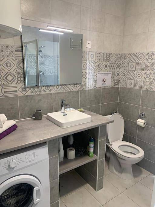 Appartement entier, Appartement 35m2 climatisé a 10 min d’Ajaccio in Alata, Région d'Ajaccio