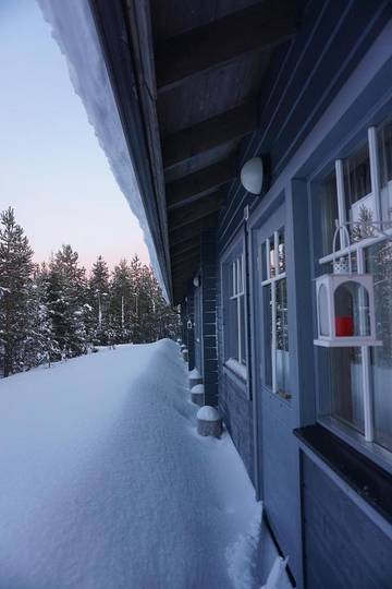 Gîte pour 4 personnes, avec sauna ainsi que vue et jardin dans Akaslompolo