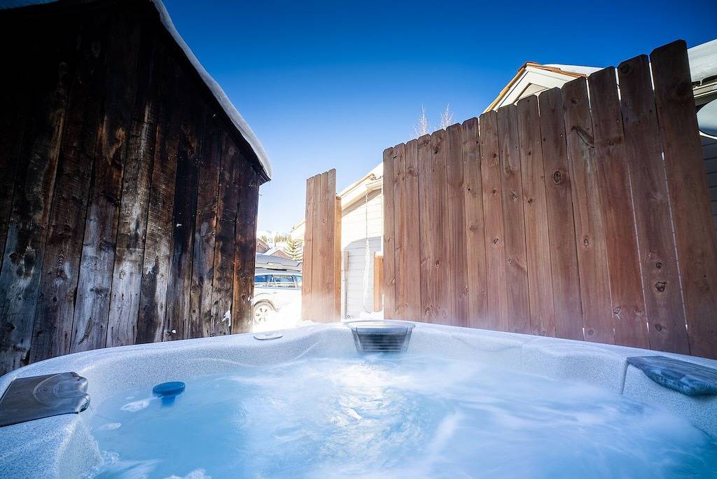 Cozy Cottage on Main Street - 1 Min walk to Gondola - New Ac - 2 Parking Spots in Arapaho and Roosevelt National Forests