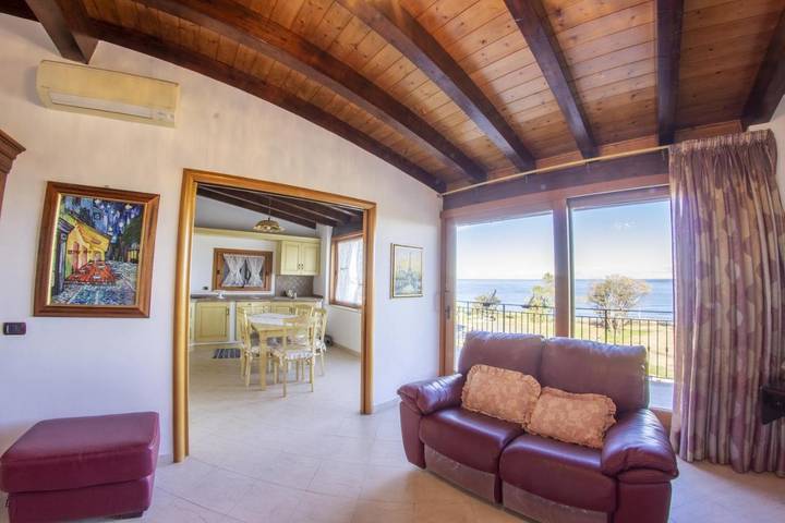 Appartamento per 4 persone, con balcone e idromassaggio, adatto a famiglie con bambini a Tusa