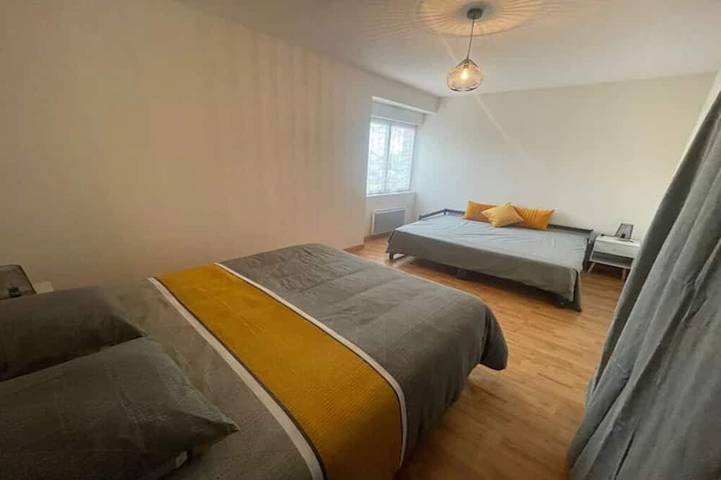 Location de vacances pour 12 personnes, avec terrasse et jardin à Chambretaud - 2