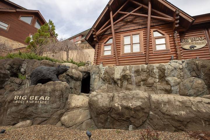 Log cabin for 12 people, with hot tub and pool as well as balcony - 1