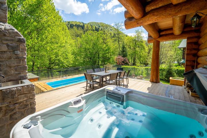 Ferienhaus für 8 Personen, mit Pool und Balkon/Terrasse sowie Sauna