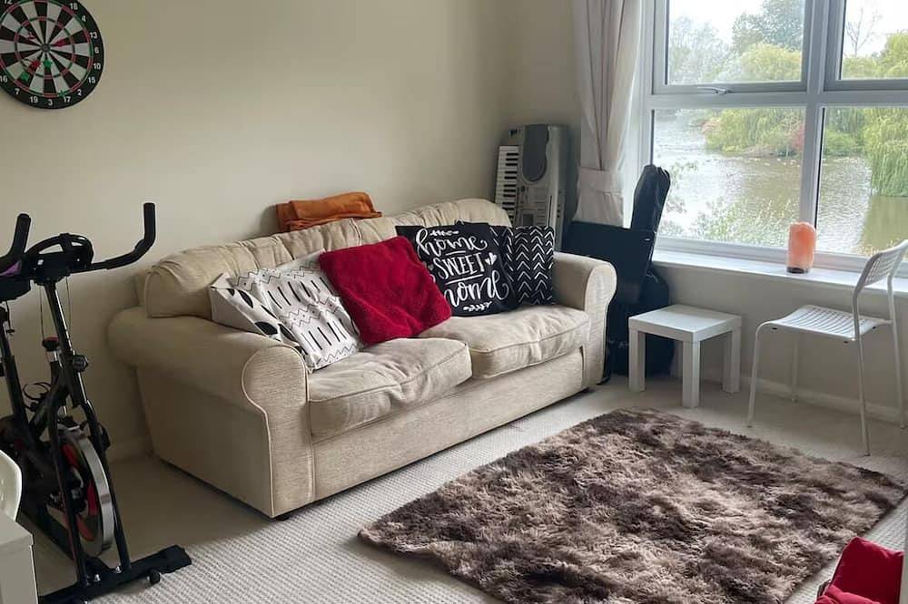 Entire apartment, Lake View Apartment in Aylesbury, Buckinghamshire