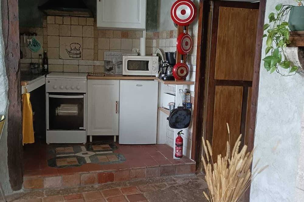 La Chouette d'Or Small, bucolic gîte for a peaceful stay in Thoste, Montbard region