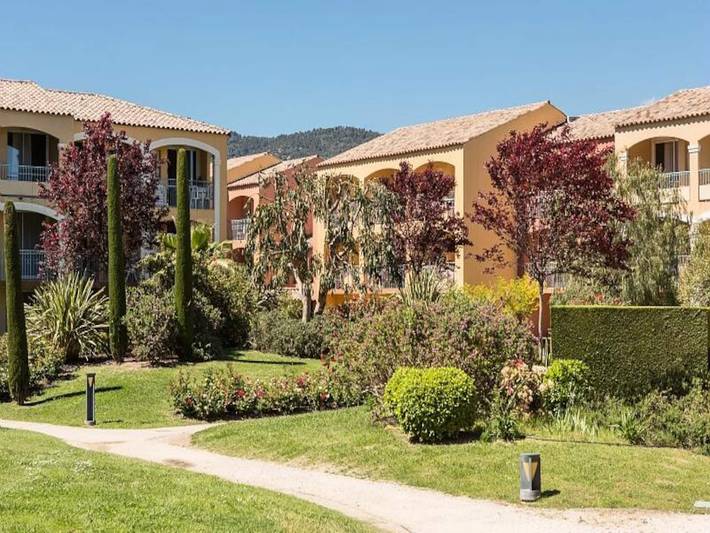 Gîte pour 4 personnes, avec terrasse ainsi que jardin et piscine, adapté aux familles dans Port de Cannes Marina - 3