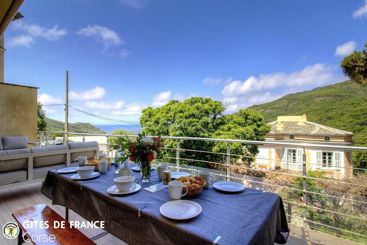 Gîte pour 8 personnes, avec Terrasse et Vue à Barrettali