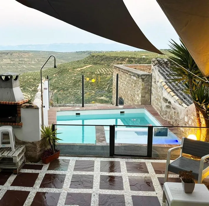 Aparthotel para 4 personas, con vistas además de piscina y terraza, Se admiten mascotas - 1