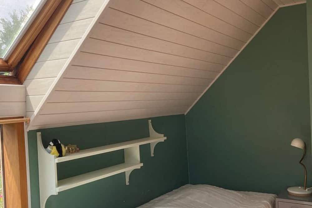 Charming house near beaches with garden, 4 bedrooms in Locmaria, Côte des Mégalithes