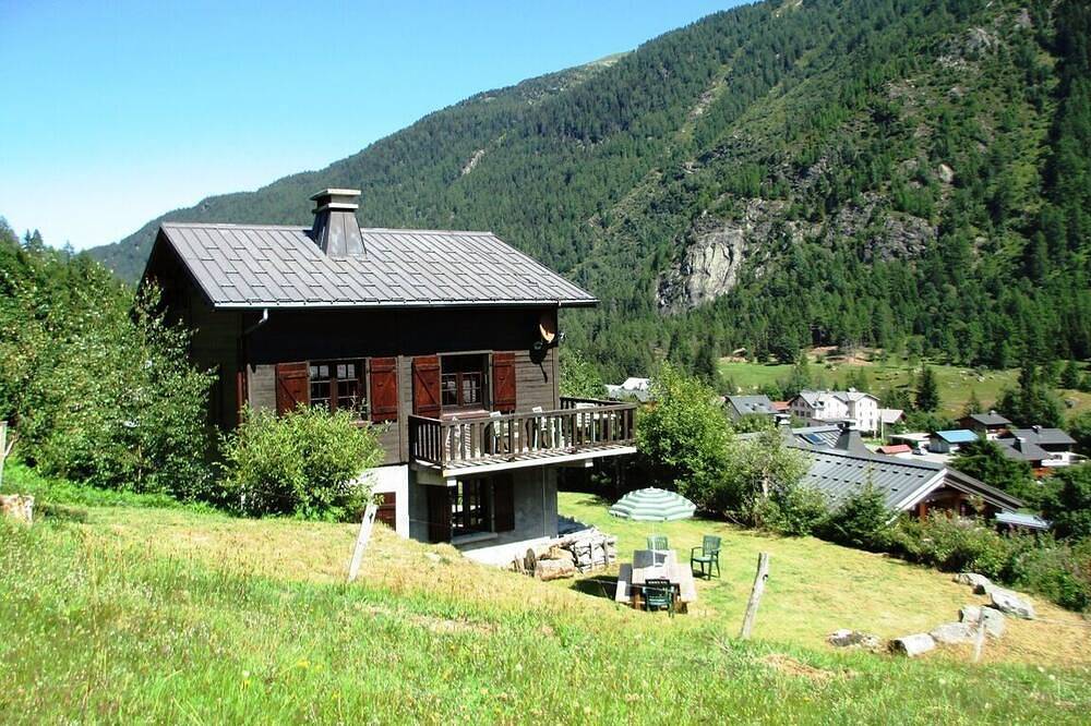 Chalet entier calme et belle vue, toutes activités montagne à 13 km de Chamonix in Vallorcine, Région de Bonneville