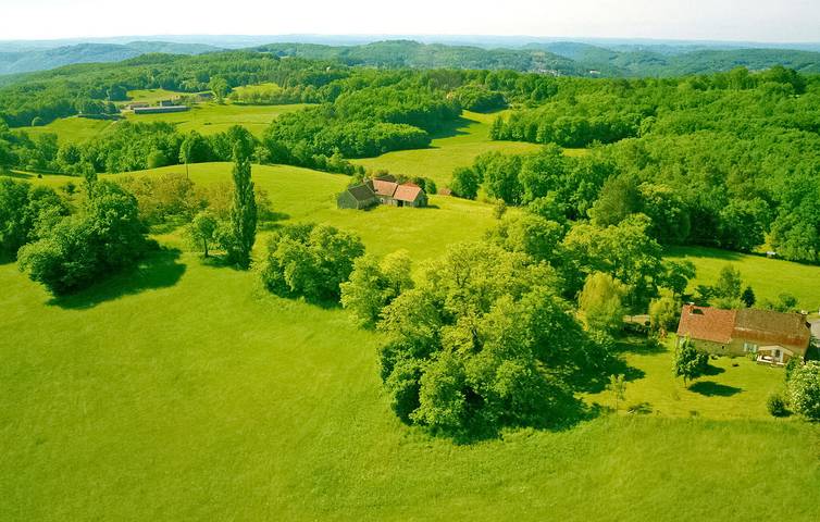 Location de vacances pour 6 personnes, avec terrasse et piscine à Simeyrols - 4