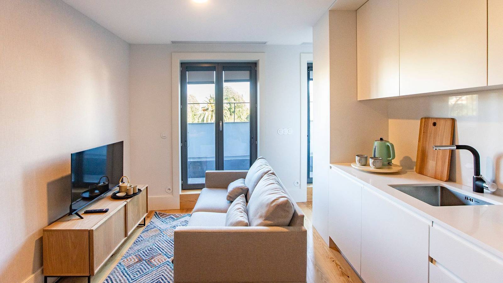 Apartamento entero, Stylish Studio w/ AC & Balcony by LovelyStay in Cedofeita, Cedofeita, Santo Ildefonso, Sé, Miragaia, São Nicolau e Vitória