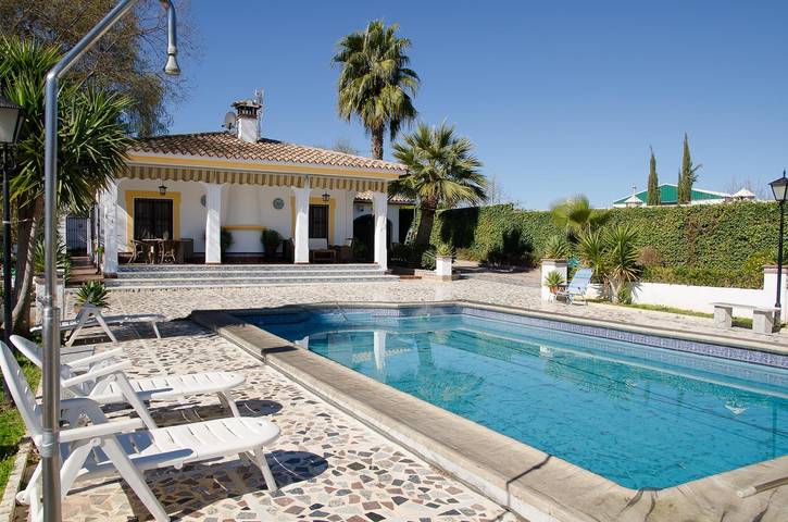 Chalet for 8 people, with terrace and pool - 1