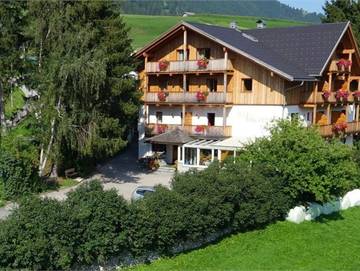 Ferienwohnung für 2 Personen, mit Garten und Ausblick sowie Balkon am Pragser Wildsee