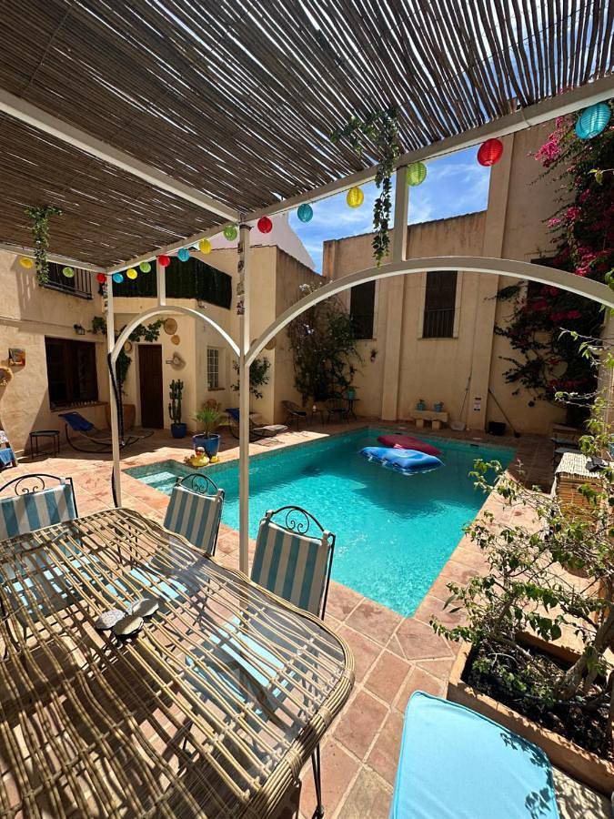 Cama y desayuno para 2 personas, con piscina además de jardín y terraza en El Pinar