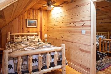 Log Cabin for 12 People in Shenandoah Valley, Virginia, Photo 2
