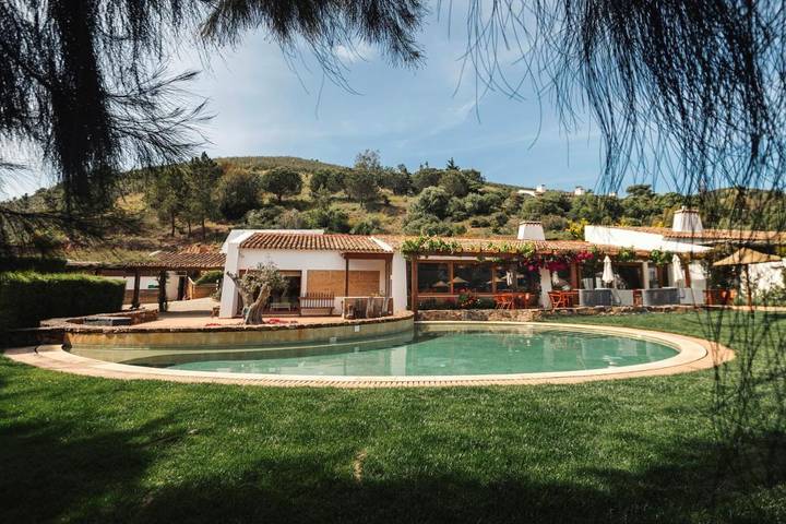 Casa de férias para 5 pessoas, com jardim e piscina em Bordeira
