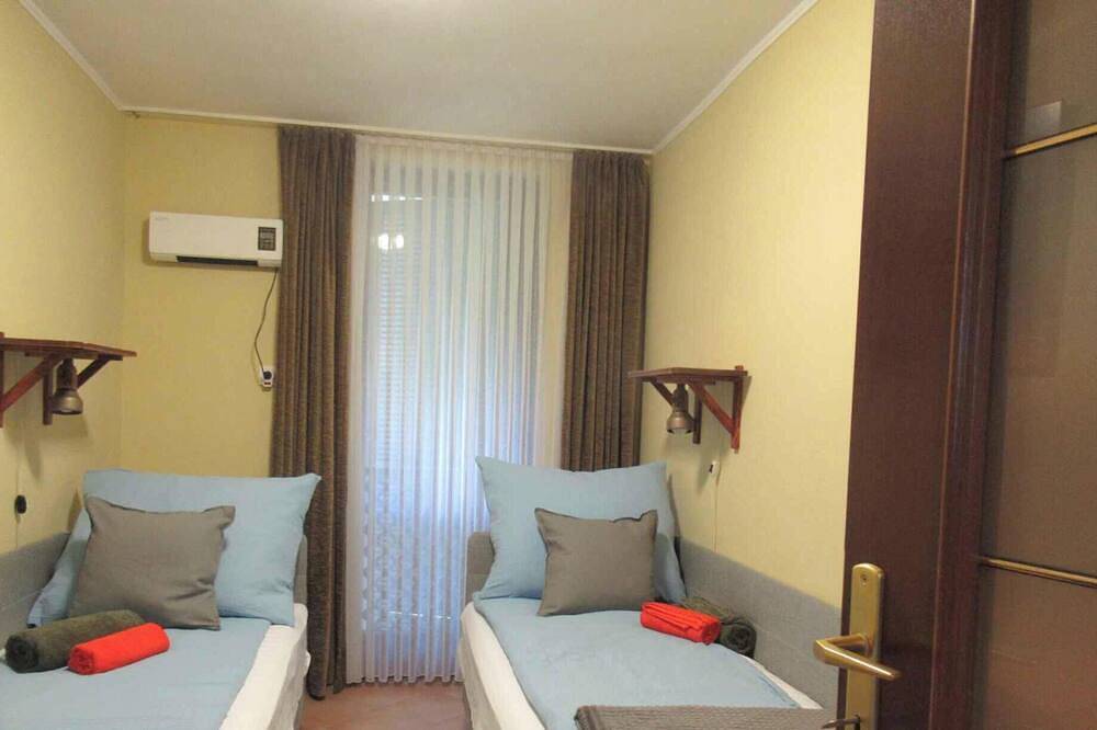Apartamento entero, Apartamento de vacaciones con entrada independiente en una casa de vacaciones. in Csopak, Balatonfüredi járás