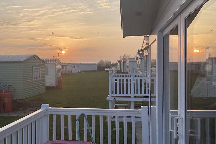 Static caravan for 6 people, with Garden and Pool in Mersea Island