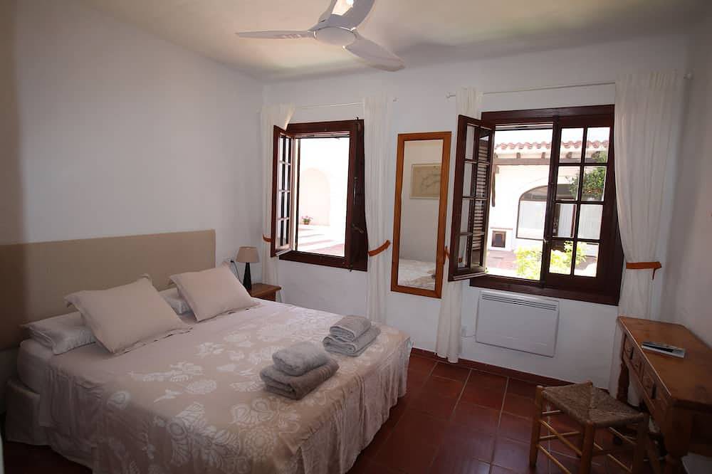Entire apartment, Casa Cristalina Menorca in Platges de Fornells, Es Mercadal