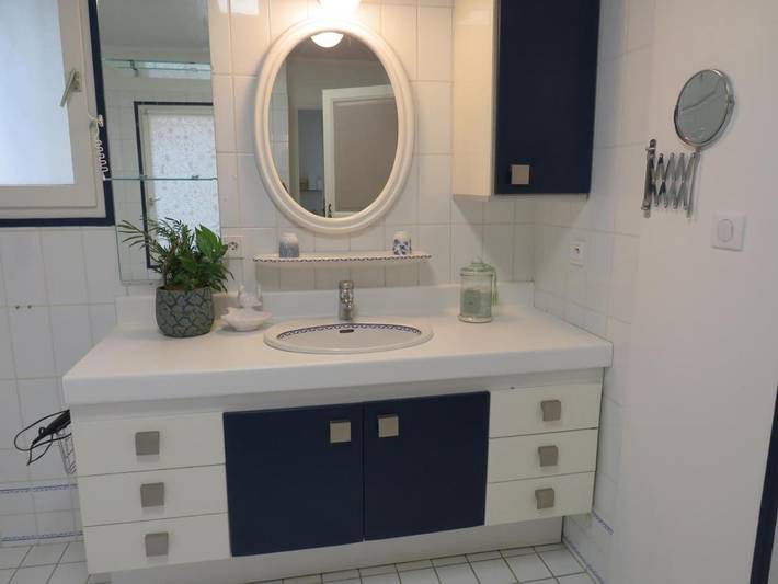 Chambre d’hôte pour 4 personnes, avec vue ainsi que jardin et piscine à Nans-les-Pins - 4