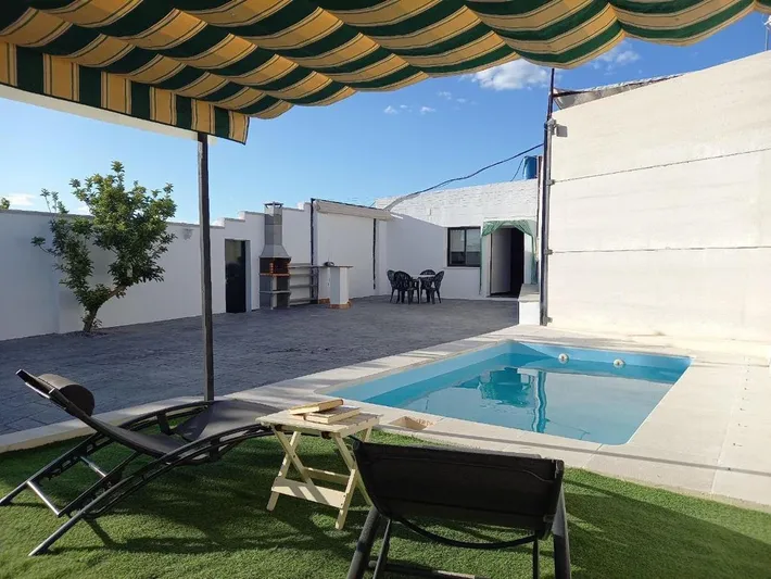 Ferienwohnung für 4 Personen, mit Ausblick und Terrasse sowie Pool - 1