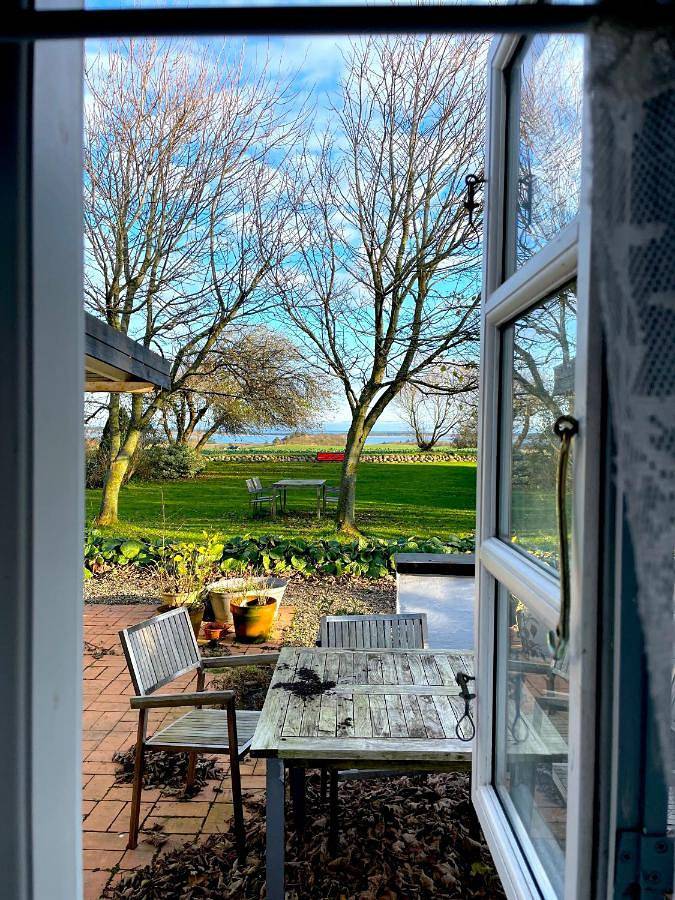 Bed and breakfast for 2 personer, med søudsigt og udsigt samt have, husdyr tilladt - 1