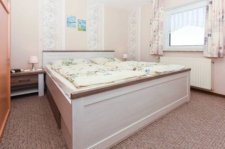 Ferienwohnung für 4 Personen, mit Balkon und Garten in Dunum - 2