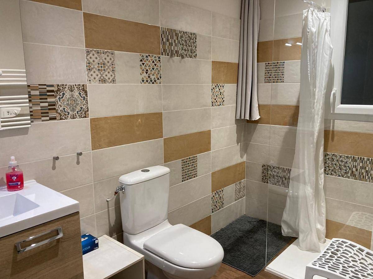 Double Room with Private Bathroom in Talmont-Saint-Hilaire, Vendée