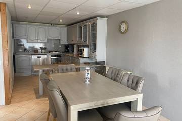 Gîte pour 4 personnes, avec piscine et terrasse, animaux acceptés à La Balme-de-Sillingy