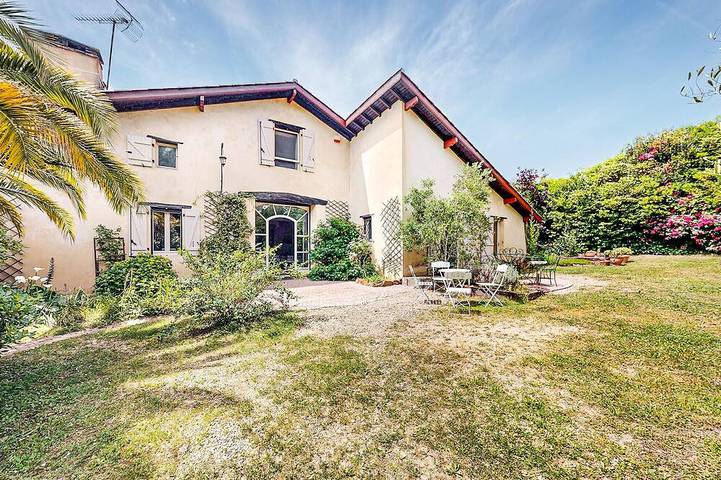 Location de vacances pour 10 personnes, avec jardin à Ossages